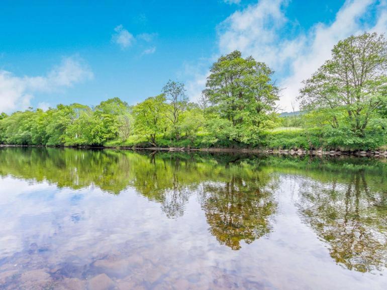 3 Bedroom Luxury Home, Hot Tub, Stunning Views Of Killin, Sitting On The River Dochart Eksteriør bilde